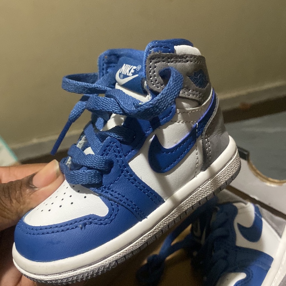 Jordan 1s - Picture 4 of 4